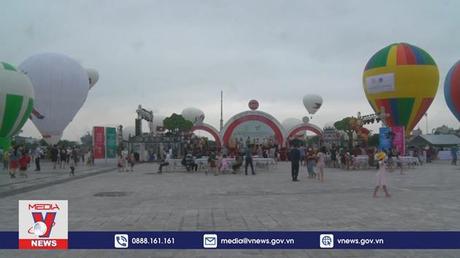 Trình diễn và trải nghiệm bay khinh khí cầu ở Hải Dương