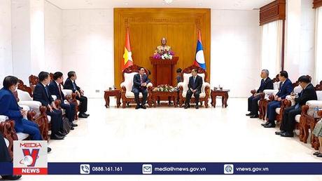 Chủ tịch Quốc hội gặp nguyên lãnh đạo Đảng, Nhà nước Lào