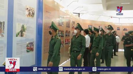 Triển lãm chuyên đề “Những tấm gương bình dị mà cao quý”