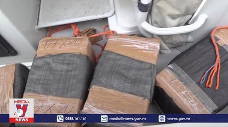 Hải quân El Salvador bắt giữ hơn 800kg cocaine