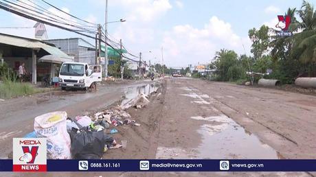 Đường thi công ì ạch gây khó khăn cho người dân 