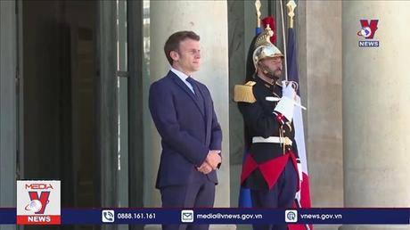 Ukraine gia hạn tình trạng thiết quân luật