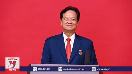 Trao Huy hiệu 55 năm tuổi Đảng tặng nguyên Thủ tướng Nguyễn Tấn Dũng