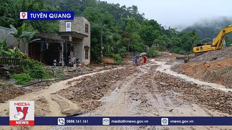 Mưa lớn gây ngập lụt tại nhiều địa phương