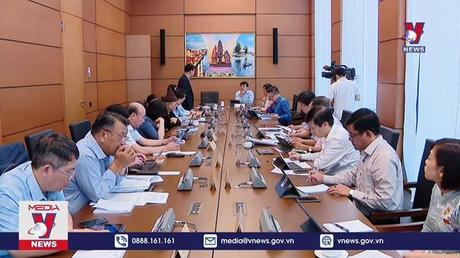 Quốc hội thảo luận về kết quả thực hiện kế hoạch phát triển KTXH 
