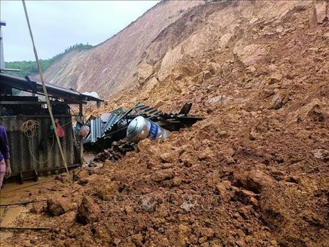 Vĩnh Phúc: Sập nhà do sạt lở đất làm 3 người tử vong