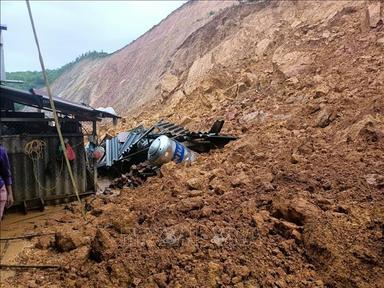 Vĩnh Phúc: Sập nhà do sạt lở đất làm 3 người tử vong