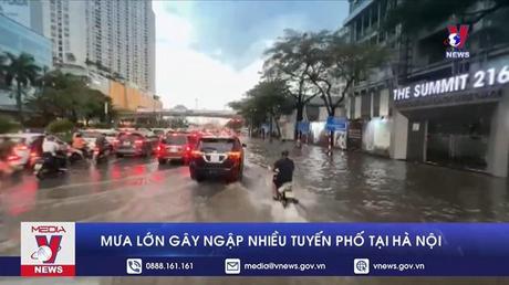 Mưa lớn gây ngập nhiều tuyến phố tại Hà Nội