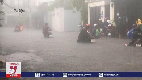 TP.HCM cảnh báo mưa lớn kèm gió lốc giật mạnh