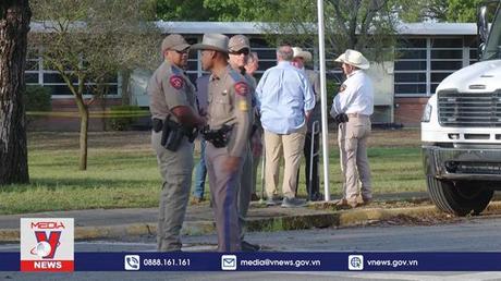 Mỹ đánh giá lại cách ứng phó vụ xả súng ở Texas