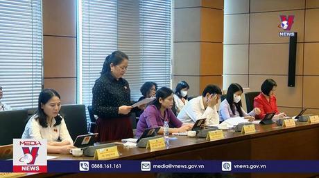 Quốc hội thảo luận ở tổ về hai dự án Luật 