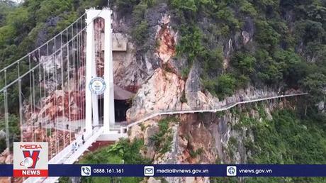 Quốc tế đánh giá cao cầu kính Mộc Châu