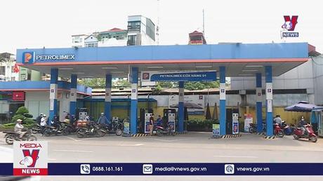 Giá xăng tăng lên 31.570 đồng/lít