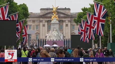 Anh sơ tán người dân tại quảng trường Trafalgar