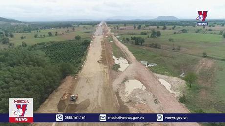 Dự án cao tốc Bắc Nam tiếp tục thiếu đất đắp