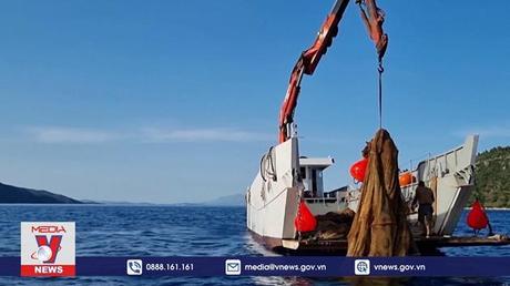 Thu hàng tấn rác thải dưới đáy biển Hy Lạp