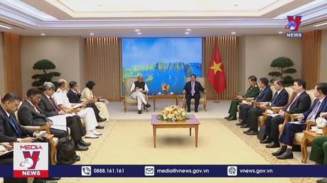 Thủ tướng tiếp Bộ trưởng Quốc phòng Ấn Độ