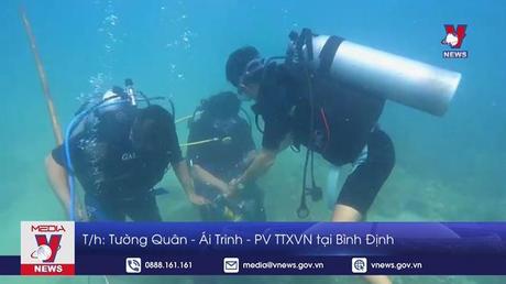 Thu gom rác thải làm sạch rạn san hô biển Quy Nhơn