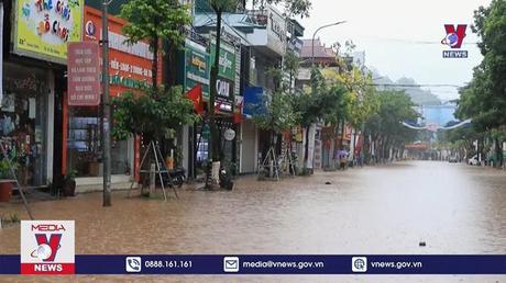 Mưa lớn gây sạt lở, ngập lụt tại nhiều địa phương 