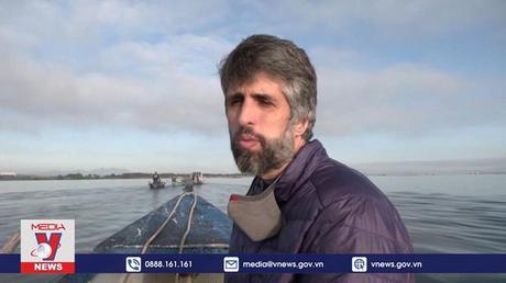 Ngư dân Brazil làm sạch đại dương