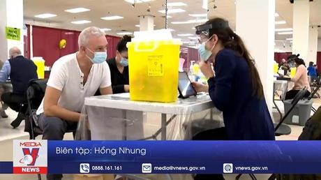 Canada tạm dừng xét nghiệm COVID-19 ngẫu nhiên tại sân bay