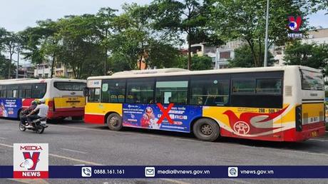 Xử lý xe buýt dán quảng cáo cá độ bóng đá