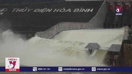 Đảm bảo an toàn Nhà máy Thủy điện Hòa Bình mở hai cửa xả đáy
