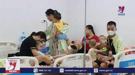 Dịch bệnh mùa hè gia tăng trẻ nhập viện