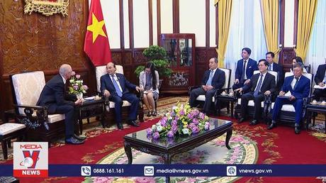  Chủ tịch nước tiếp các đại sứ trình quốc thư