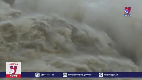 Tiếp tục mở cửa xả đáy hồ Hòa Bình và Sơn La 