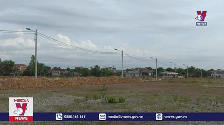 Đấu giá đất “trên trời” rồi ồ ạt bỏ cọc