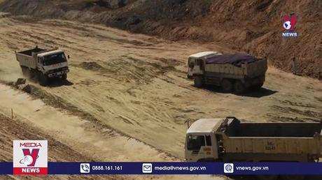 Bảo đảm an toàn khi làm đường cao tốc