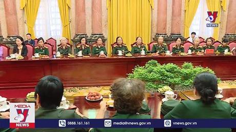 Phó Chủ tịch nước tiếp Đại đội Nữ lái xe Trường Sơn