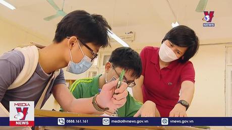 Hi hữu thi lớp 10: Học sinh lớp 8 chép bài thi hộ thí sinh