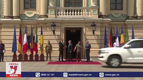 Thủ tướng Anh bất ngờ tới Ukraine