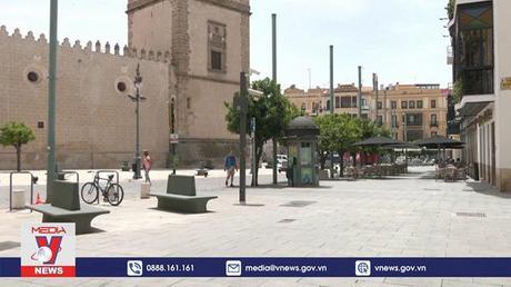 Châu Âu trải qua cuối tuần nắng nóng thiêu đốt