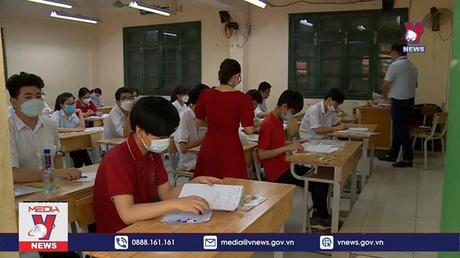 Thí sinh bước vào thi môn cuối cùng kỳ thi vào lớp 10