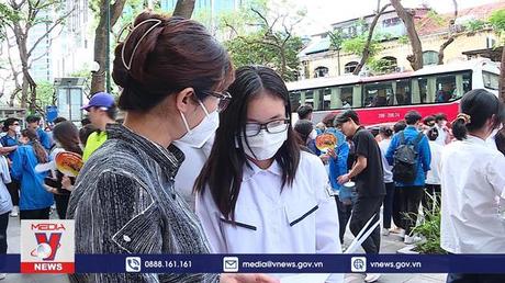 Kết thúc môn Toán thi lớp 10 