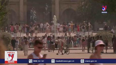 Muôn vàn cách tránh nóng của người dân Pháp