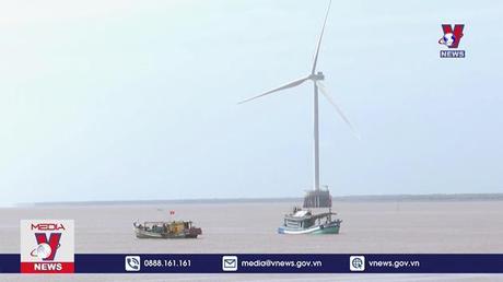 Giá xăng dầu tăng cao, ngư dân khó vươn khơi bám biển