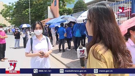 Hàng nghìn thí sinh tranh suất vào lớp 10 chuyên