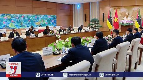 Chủ tịch Quốc hội hội đàm với Chủ tịch Quốc hội Mozambique