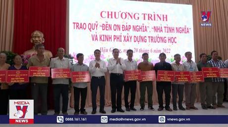 Phó Chủ tịch Thường trực Quốc hội tiếp xúc cử tri tại Hậu Giang