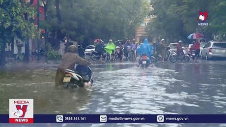 M﻿ưa lớn, phố lại hóa thành sông