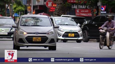 Người dân và lái xe dịch vụ gặp khó vì giá xăng 