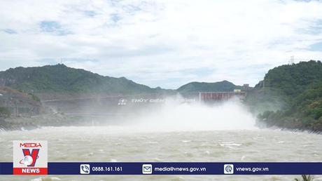 Làng chài an toàn khi Nhà máy thủy điện Hòa Bình xả lũ