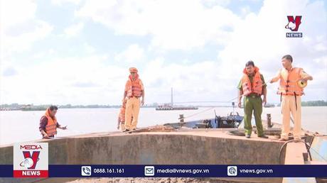 Cần Thơ tạm giữ sà lan chở cát không nguồn gốc