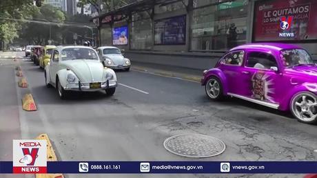 Lễ diễu hành xe cổ tại Mexico City