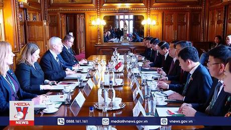 Chủ tịch Quốc hội Vương Đình Huệ hội đàm với Chủ tịch Hạ viện Anh