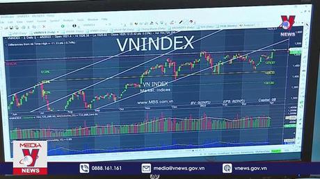  Nhà đầu tư nên cẩn trọng mua bán cổ phiếu theo hội nhóm  